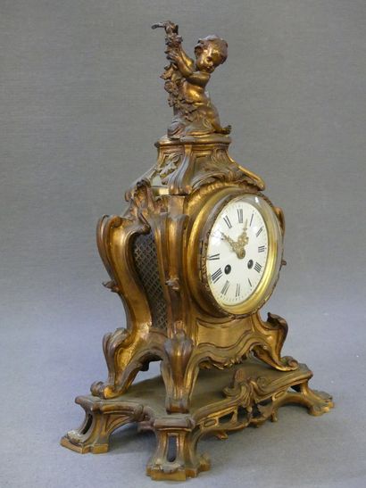 Bronze cartel surmounted by a love.

Rocaille...