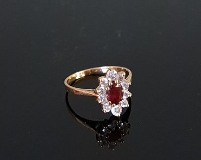 Small ring in 750°/00 gold, set with a ruby...
