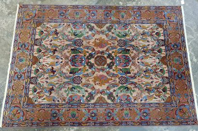 Grand tapis Arménien , Erevan

Laine

334...