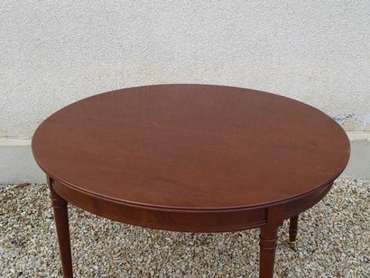 Table ovale en acajou et placage d'acajou,...
