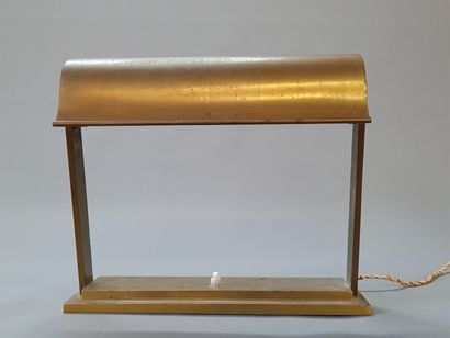 Bronze desk lamp, Art Deco.

28 x 32 x 8.5...