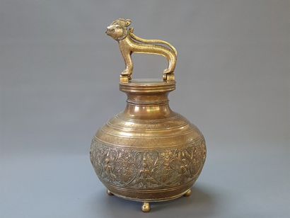 Jarre à eau sacrée en bronze , le bouchon...