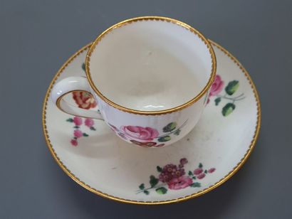 SEVRES. XVIII° siècle.

Suite de cinq gobelets...