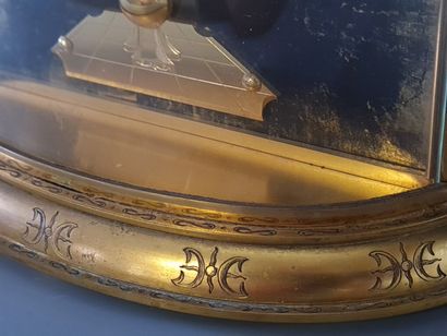 HOUR LAVIGNE 

Clock in gilded and lacquered...