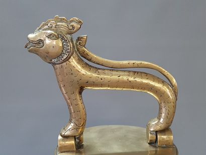 Jarre à eau sacrée en bronze , le bouchon...