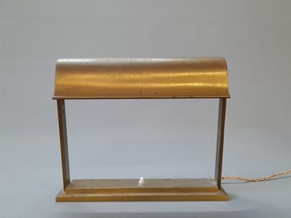 Bronze desk lamp, Art Deco.

28 x 32 x 8.5...