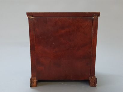 
Commode de maitrise à système par Charles...