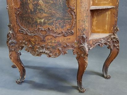 Buffet de style rocaille, à décor de vernis...