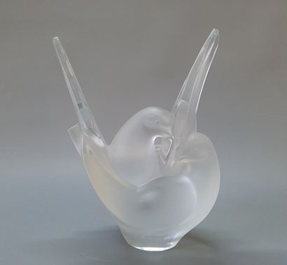LALIQUE France:

Vase pique fleurs modèle...