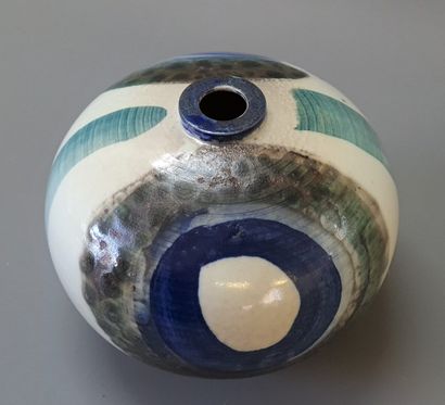 Olivier ROY

 Vase boule à décor abstrait....