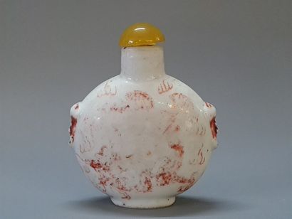 Tabatière en porcelaine de Chine. 

XIX°

8,5...