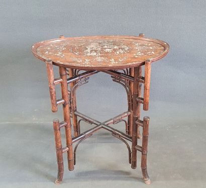 Small Asian table. 

71 x 67 x 43 cm.