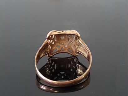 Ring in 750°/ 00 gold, square openworked...
