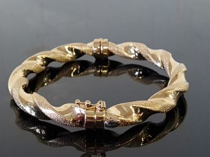 Articulated twisted rigid bracelet in 750°/00...