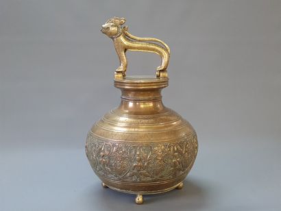 Jarre à eau sacrée en bronze , le bouchon...