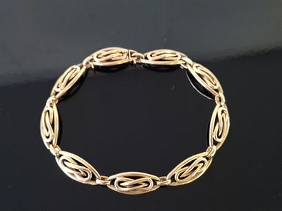 Drapery bracelet, shuttles with interlacing,...