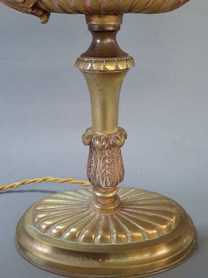 Kettle lamp

H. 62 cm.
