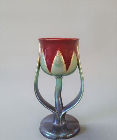 ZSOLNAY - 

Vase figurant une tulipe en céramique...