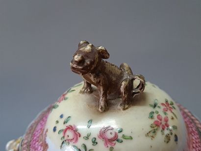 
COMPAGNIE DES INDES




Paire de vases couverts...