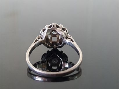 Ring in white gold 750°/ 00, set with small...