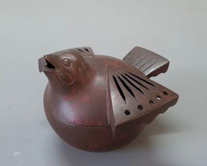 Perfume burner, patinated bronze bird. 

Asia...