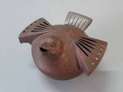 Perfume burner, patinated bronze bird. 

Asia...