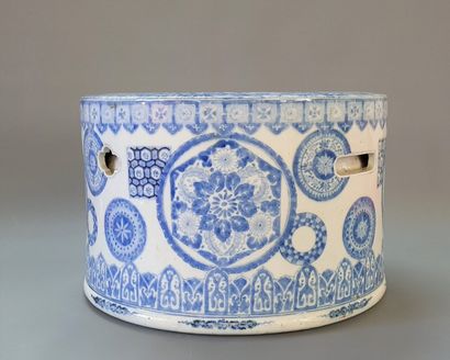 Grand cache pot en porcelaine asiatique à...
