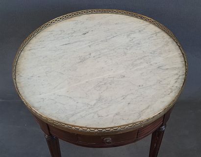 Guéridon bouillotte 

H. :75 cm. D. :66 ...