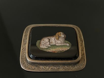 Broche ornée d'une micro-mosaique figurant...