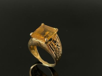 Bague en or 535°/ 00, serti d'une citrine...