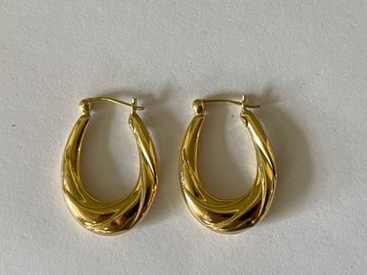 Paire de boucles d'oreille en or 750°/ 00,...