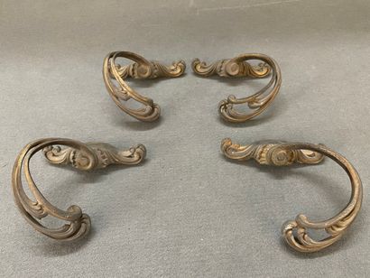 Deux paires d'embrasses en bronze. 

15 x...