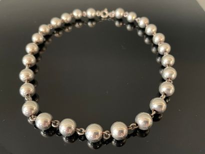 Collier ras de cou à perles d'argent 800°/00,...