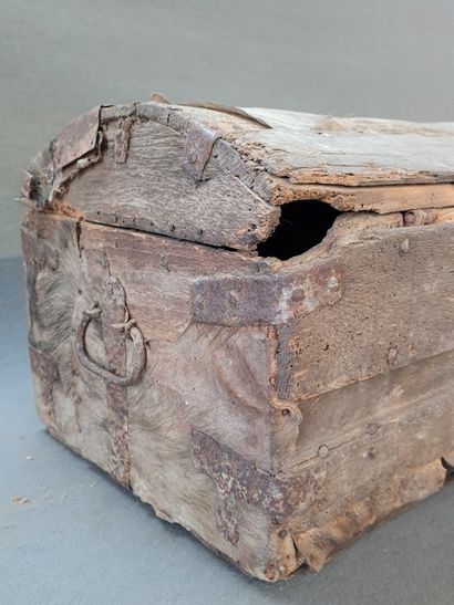 Malle de voyage en bois gainé de peau de...