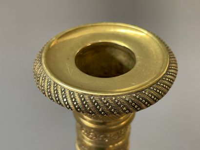 Paire de bougeoirs en bronze doré et ciselé,

Epoque...