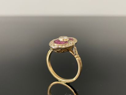 Bague en or 750°/00, plateau ovale serti...