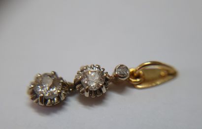 Ensemble de trois petits pendentifs en or...