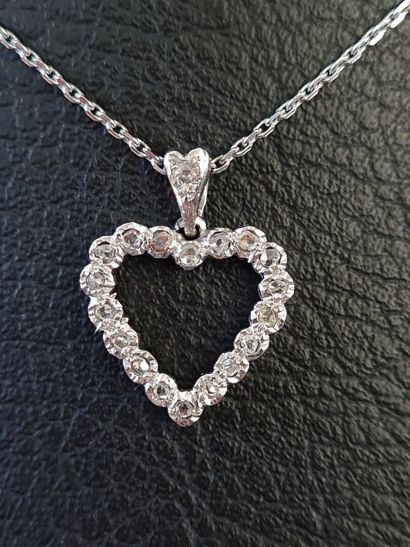 Chaine et pendentif coeur en or gris 750°/00...