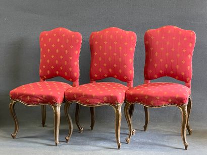 Série de six chaises en bois laqué, garnies...