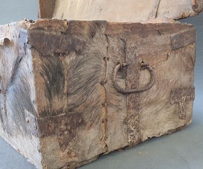Malle de voyage en bois gainé de peau de...