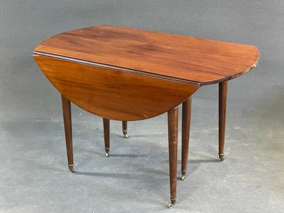 Table à volets à six pieds, en acajou.

XIX°...
