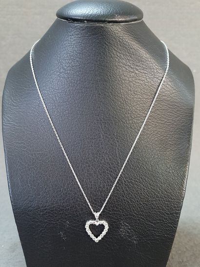 Chaine et pendentif coeur en or gris 750°/00...