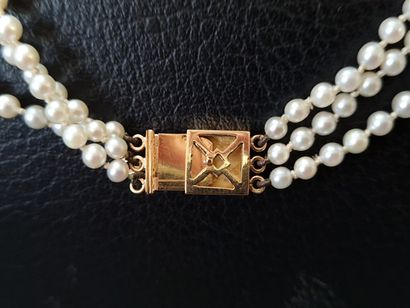 Collier trois rangs de perles de culture,...