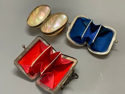 Collection de trois porte-monnaies en nacre

(acc)

5...