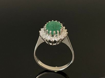 Bague marguerite en or blanc, sertie d'une...