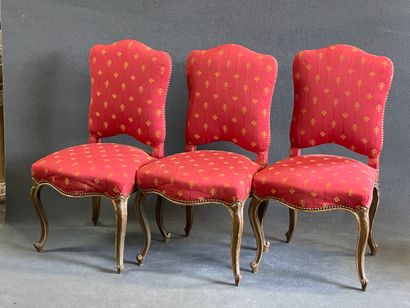 Série de six chaises en bois laqué, garnies...