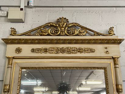Grande console et son miroir en bois et stuc...