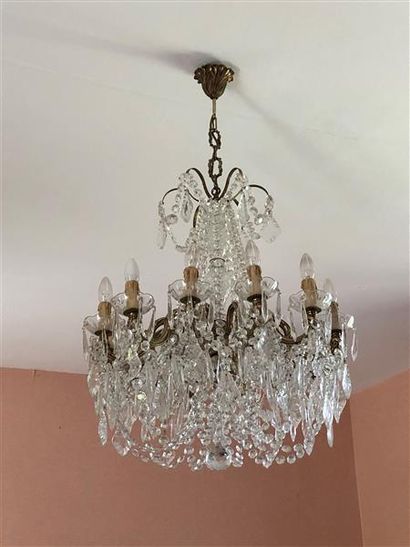 Lustre à pampilles et perles à douze lumières

H....
