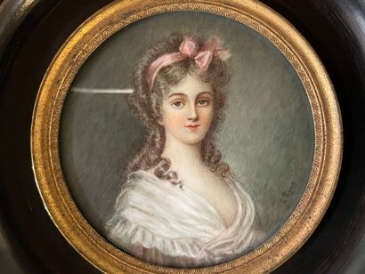 Portrait de femme 

Miniature sur ivoire...