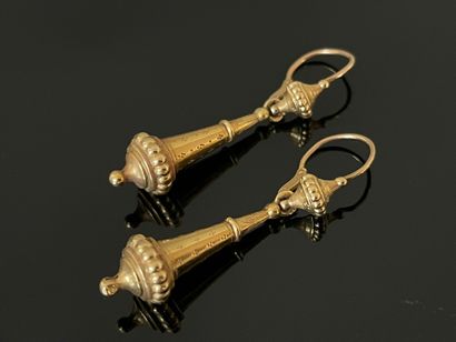 Paire de pendants d'oreille en or .

Or 750°/00.

H:...